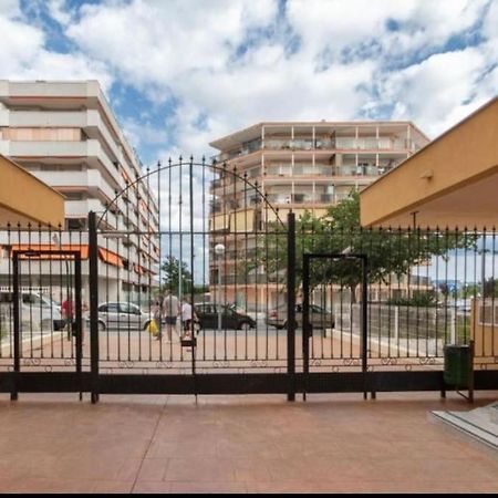 Aquario Rr18 Apartment Ла Пинеда Екстериор снимка